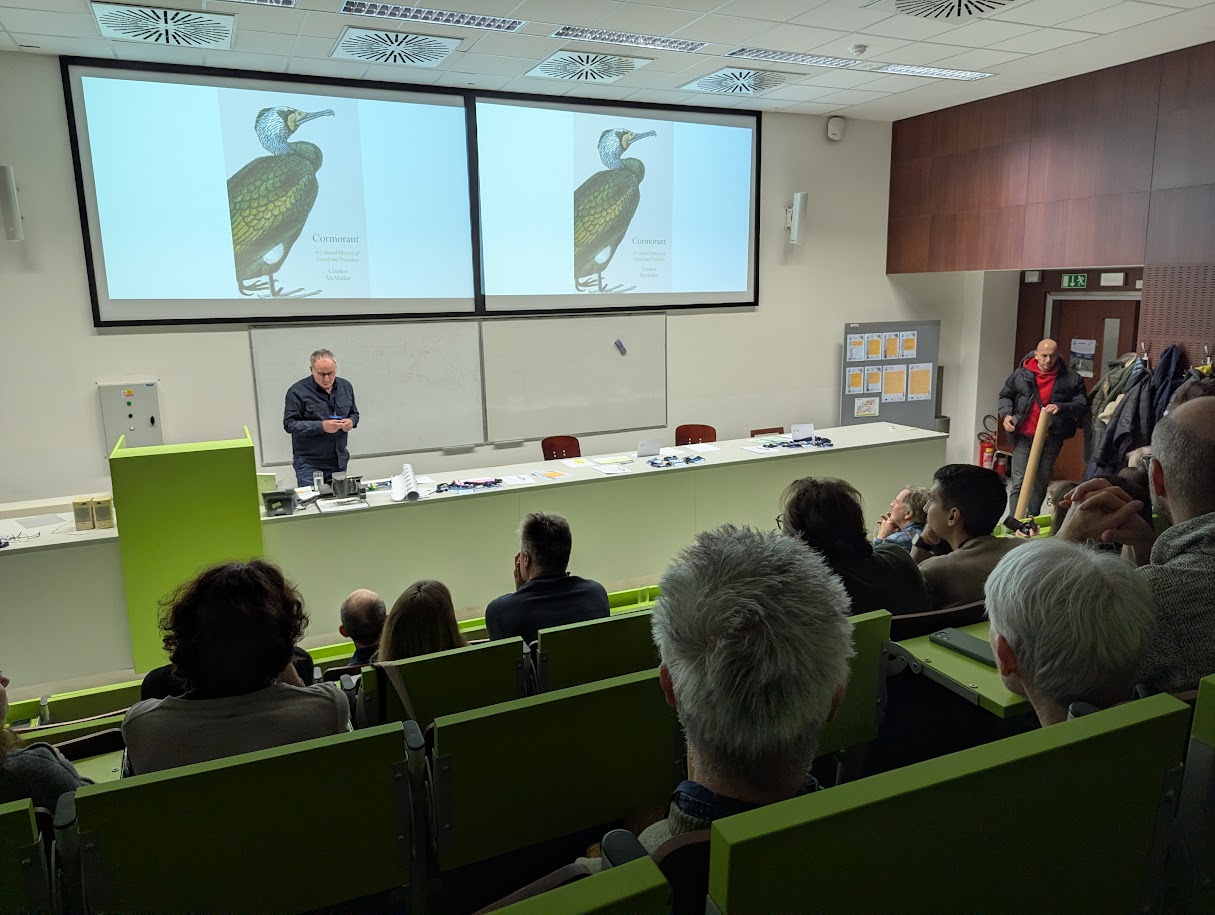 Konverentsi avaettekanne Gordon McMullanilt, kes tutvustas oma peagi ilmuvat kormoraniteemalist raamatut. Kokku oli konverentsile registreerunud ca 90 inimest 27 riigist.